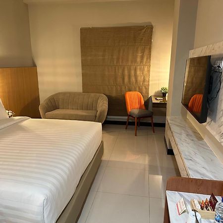D'Primahotel Jemursari Surabaya Exteriör bild