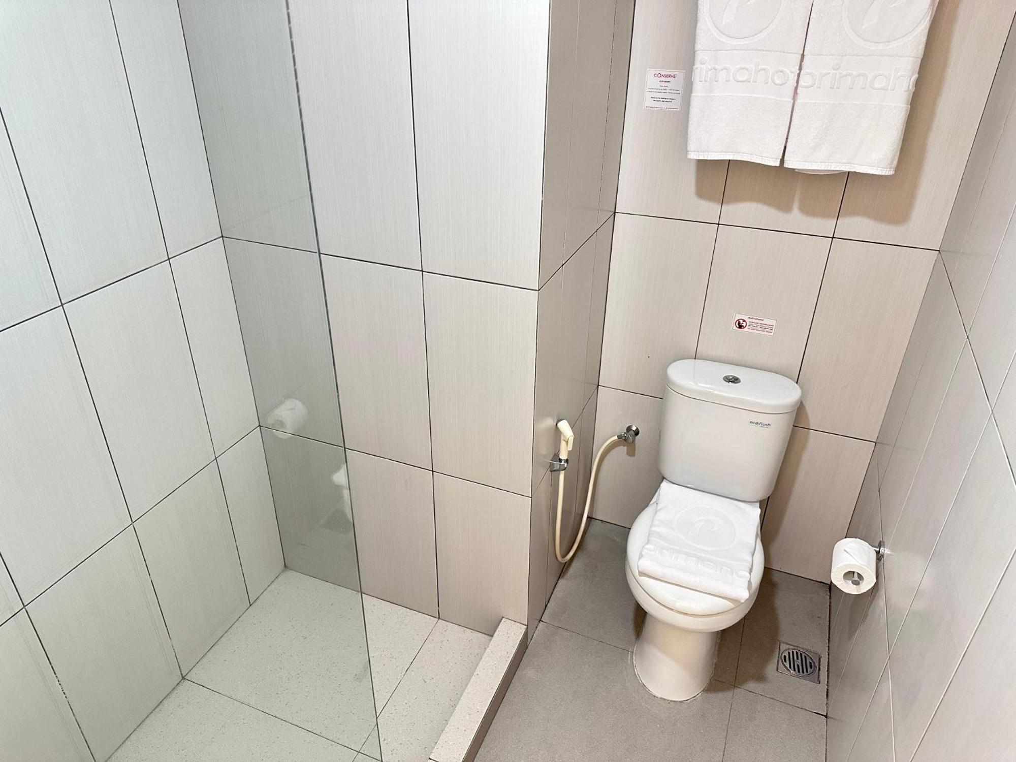 D'Primahotel Jemursari Surabaya Exteriör bild