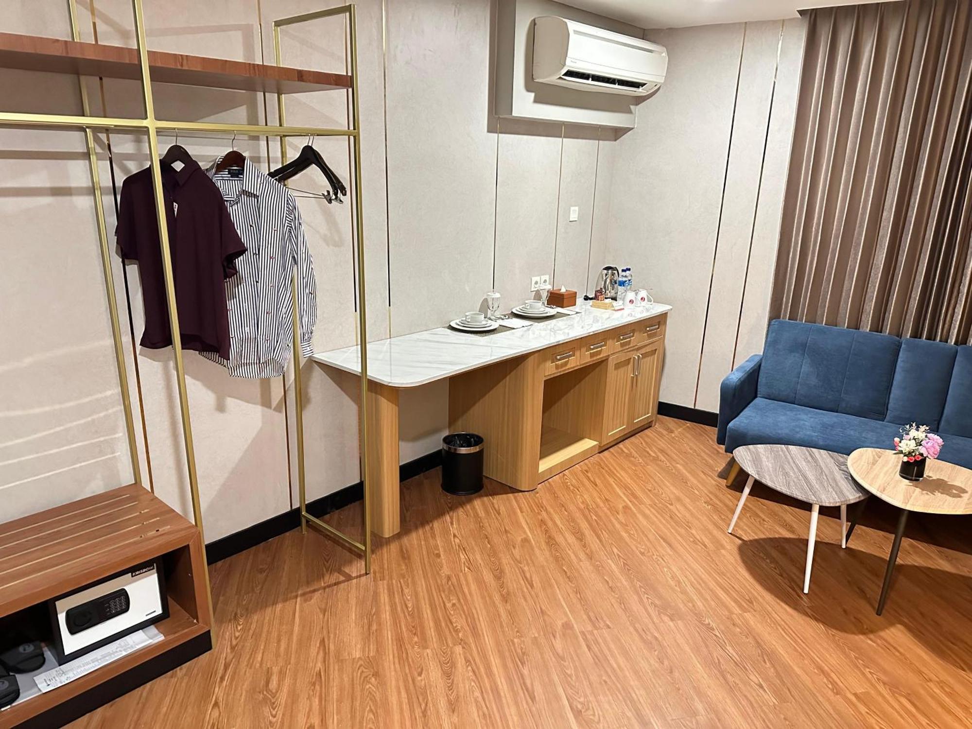D'Primahotel Jemursari Surabaya Exteriör bild