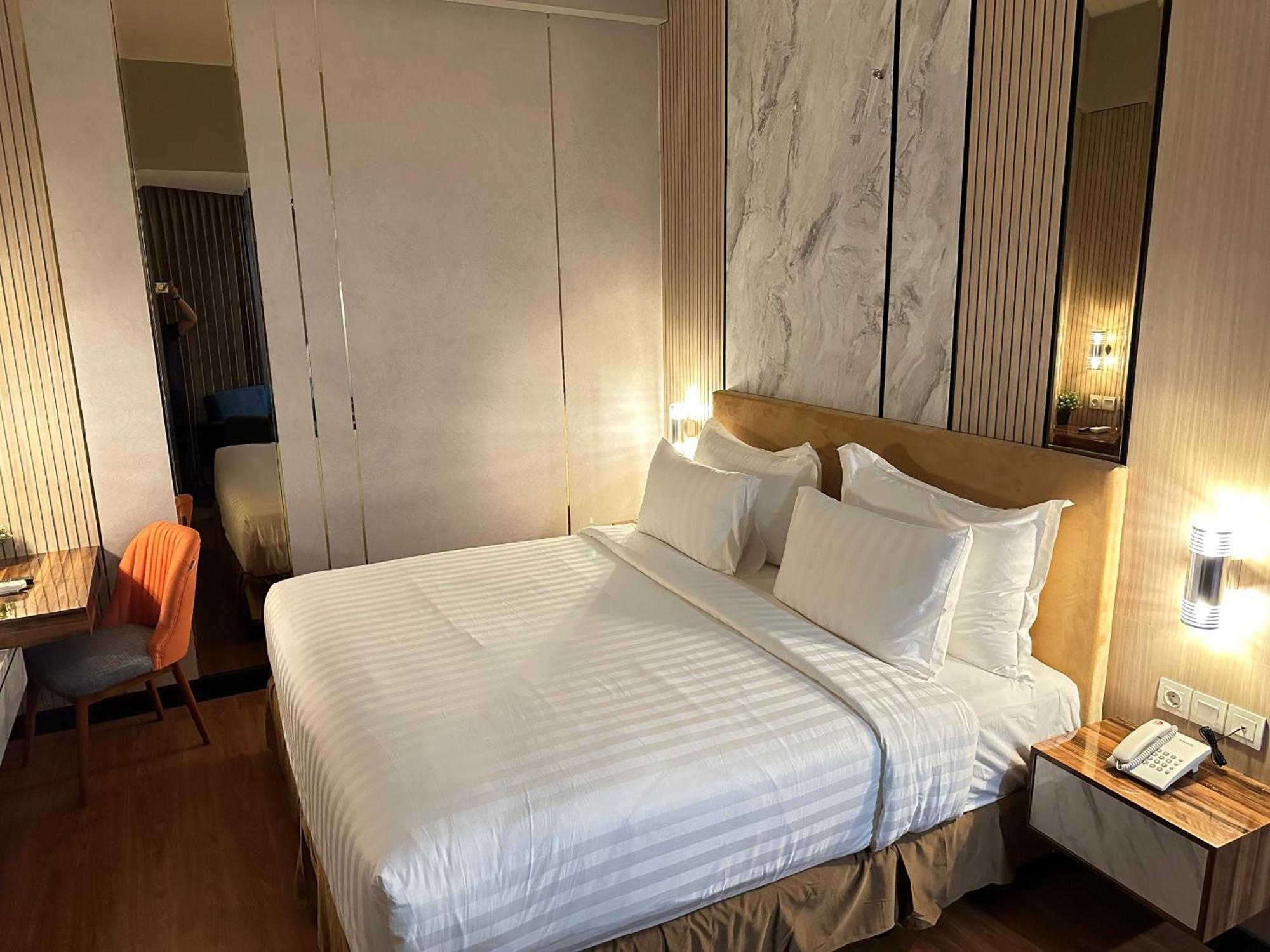 D'Primahotel Jemursari Surabaya Exteriör bild