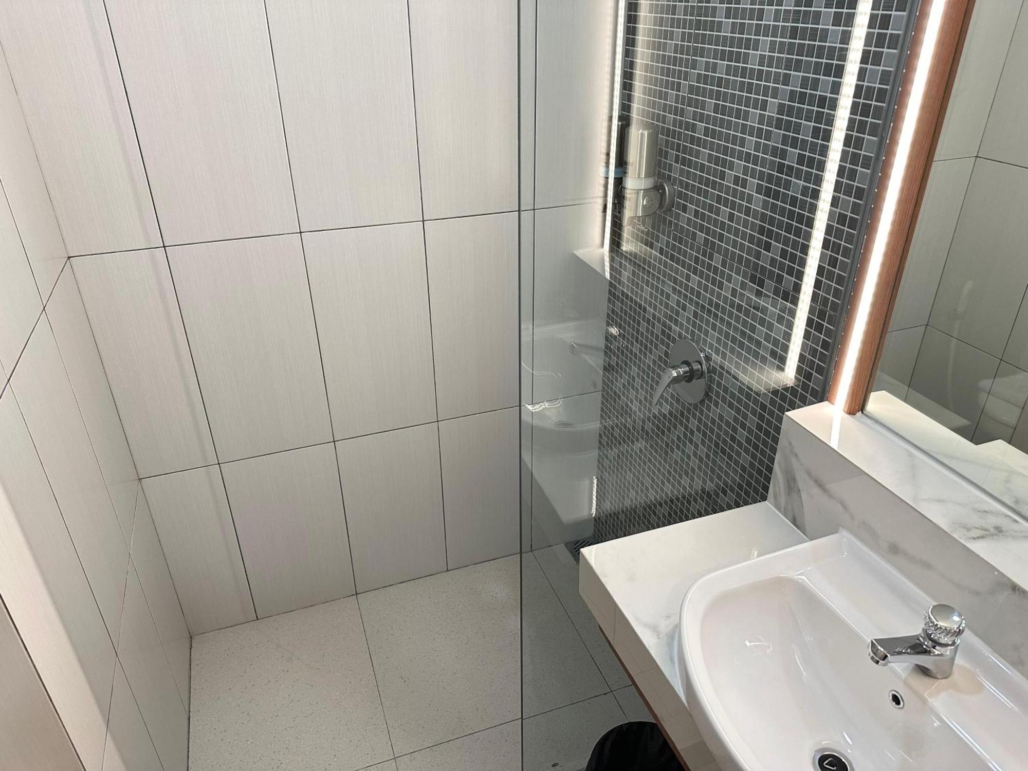 D'Primahotel Jemursari Surabaya Exteriör bild