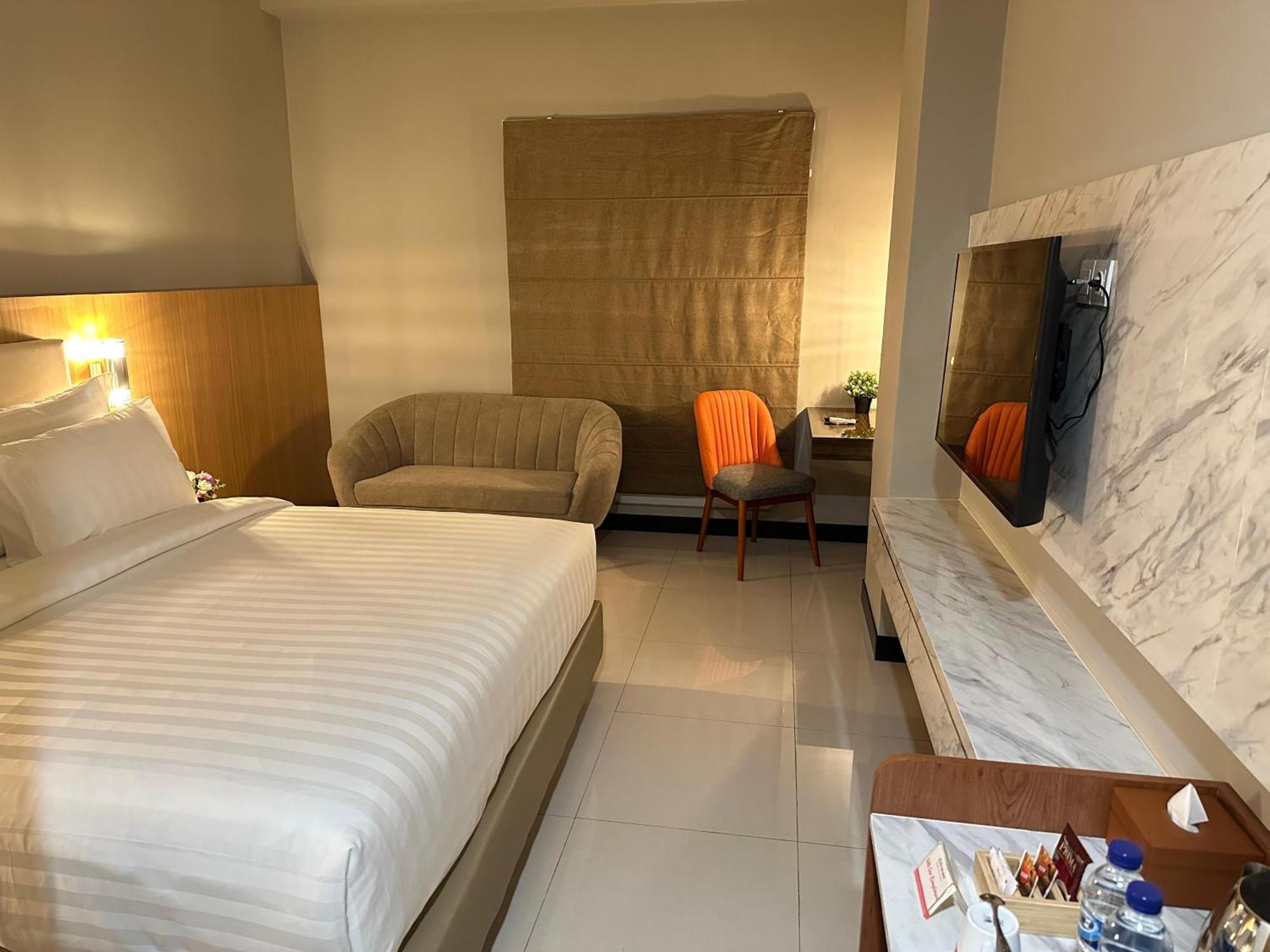 D'Primahotel Jemursari Surabaya Exteriör bild
