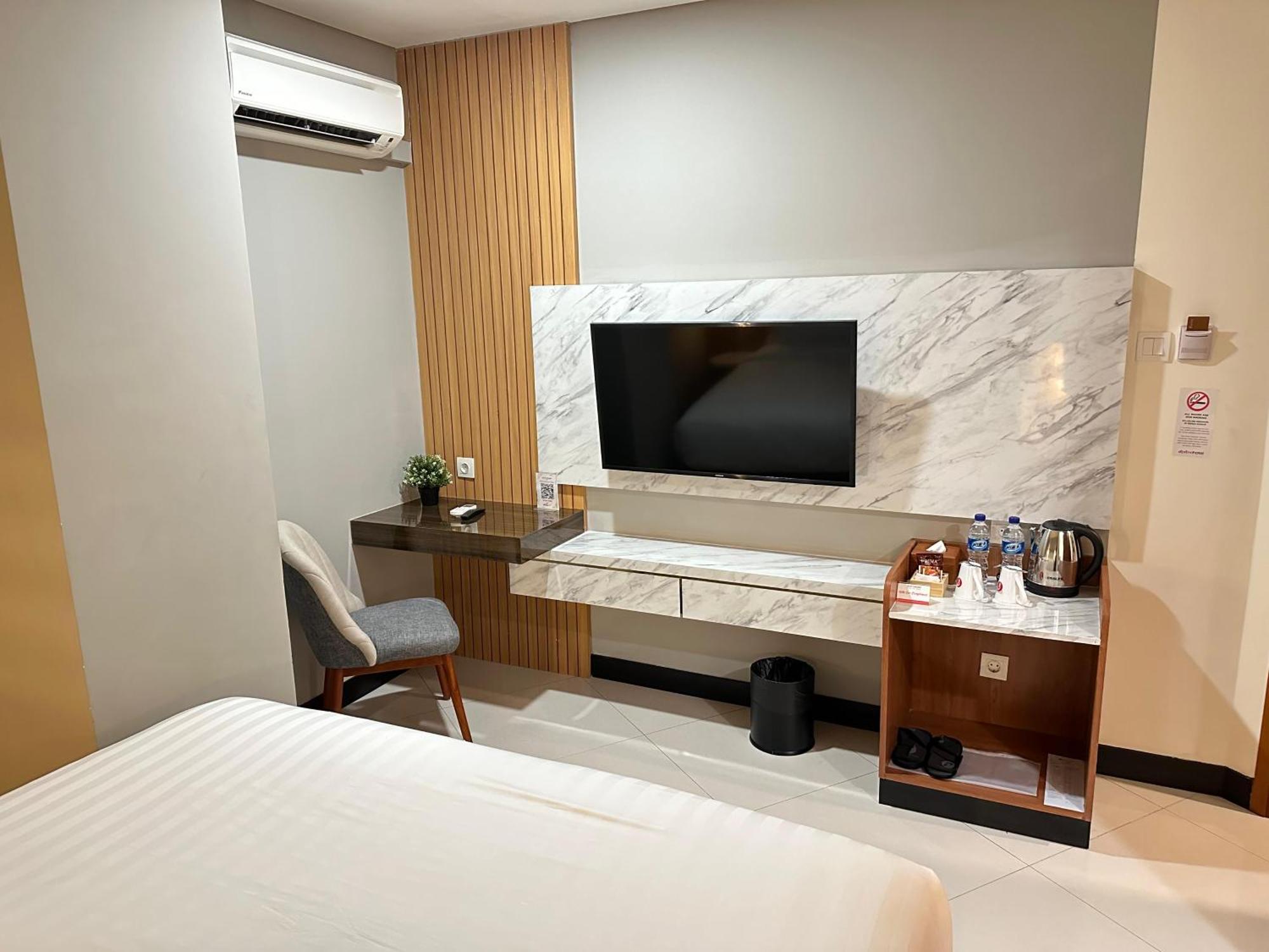 D'Primahotel Jemursari Surabaya Exteriör bild