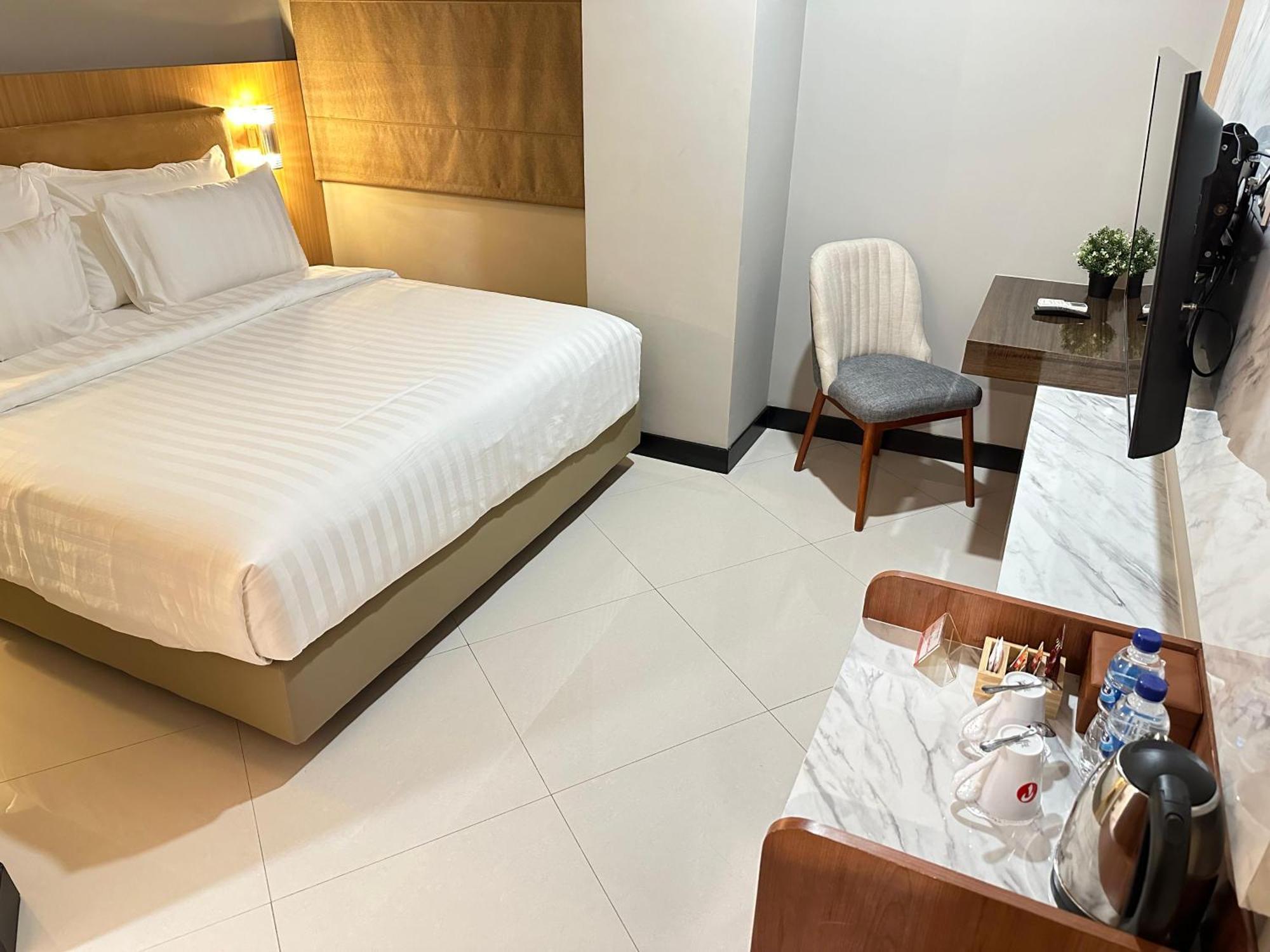 D'Primahotel Jemursari Surabaya Exteriör bild