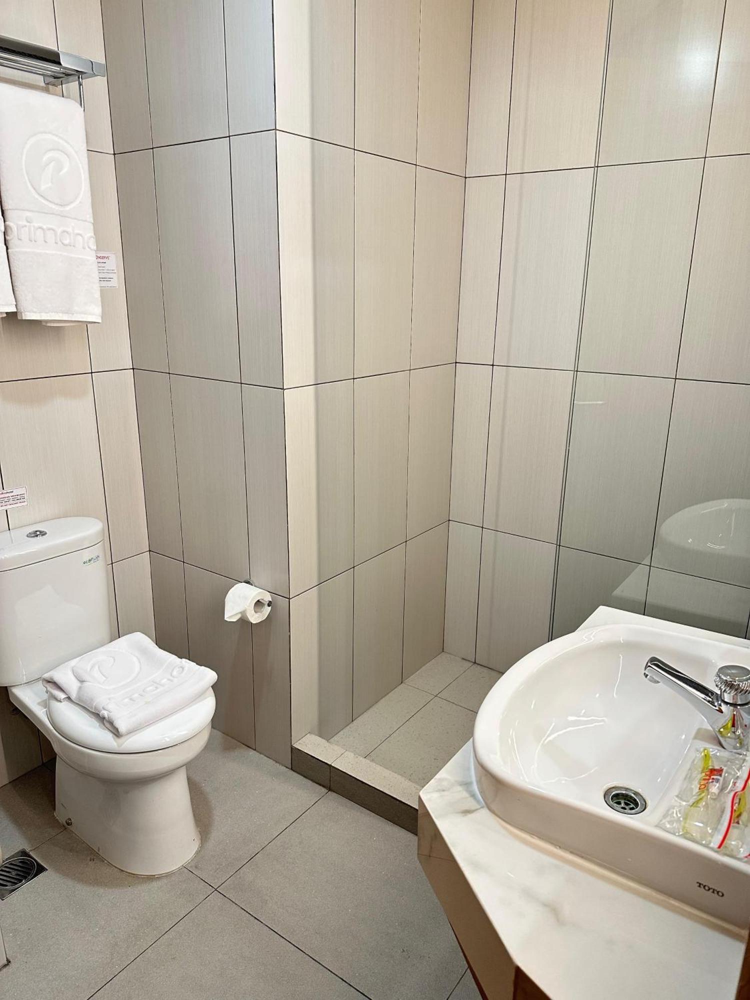 D'Primahotel Jemursari Surabaya Exteriör bild