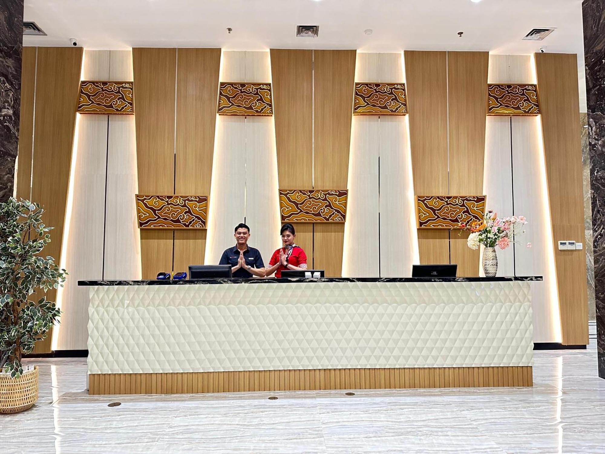 D'Primahotel Jemursari Surabaya Exteriör bild