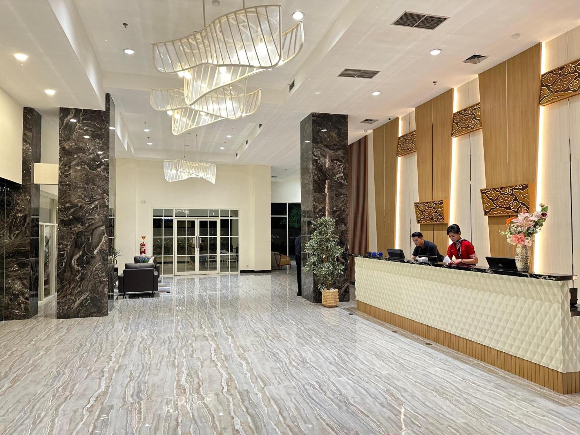 D'Primahotel Jemursari Surabaya Exteriör bild